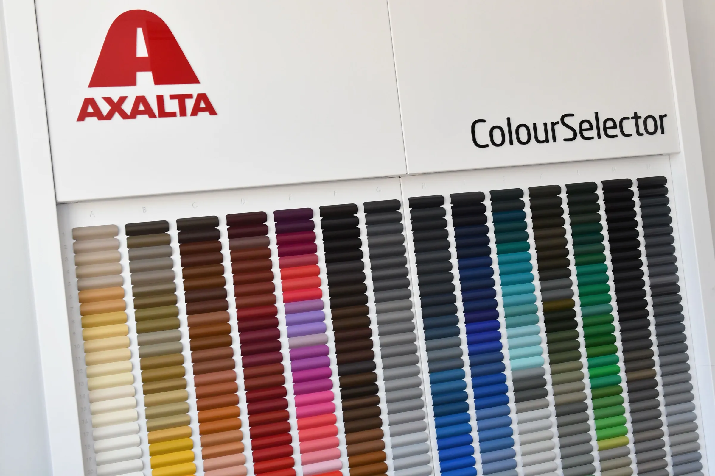 Espositore Axalta ColourSelector con le tinte per carrozzeria